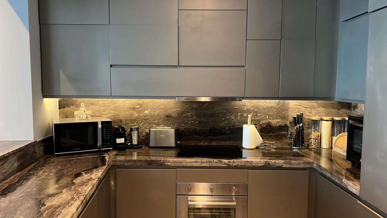 Fendi Marina Apartment Dubai